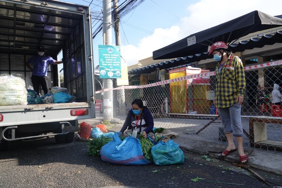 Đà Nẵng: Ngày đầu mở lại một số chợ truyền thống ảnh 2