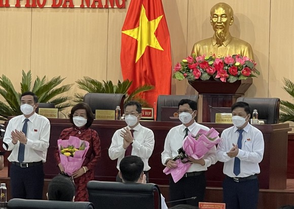 Ông Trần Phước Sơn và bà Ngô Thị Kim Yến được bầu làm Phó Chủ tịch UBND TP Đà Nẵng ảnh 1