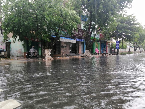  Đà Nẵng: Bão số 5 gây mưa lớn, gió giật và ngập úng nặng ảnh 2