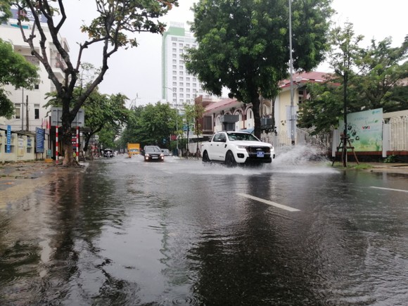  Đà Nẵng: Bão số 5 gây mưa lớn, gió giật và ngập úng nặng ảnh 1