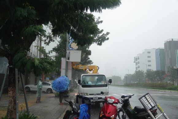  Đà Nẵng: Bão số 5 gây mưa lớn, gió giật và ngập úng nặng ảnh 9