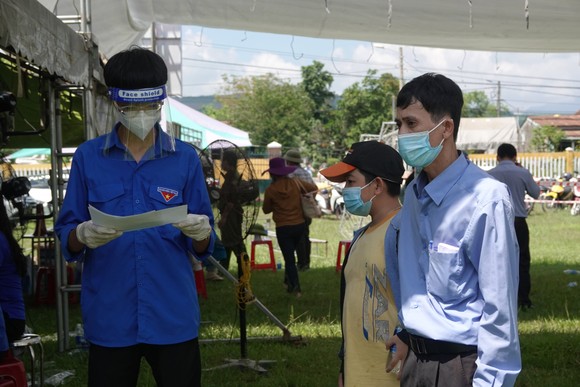 Ngày đầu Đà Nẵng đón giáo viên, học sinh về địa phương ảnh 6