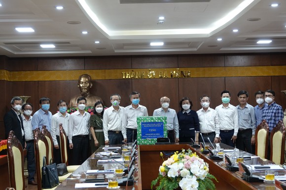 TPHCM và Đà Nẵng hợp tác phát triển kinh tế, xã hội và phòng chống dịch ảnh 1
