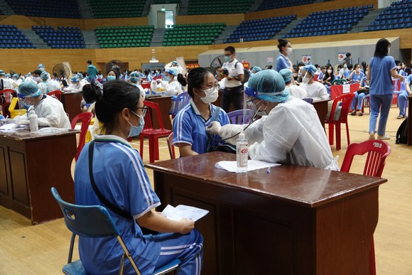 Trước đó, Đà Nẵng đã tiêm vaccine cho học sinh, học viên từ 15 đến 18 tuổi