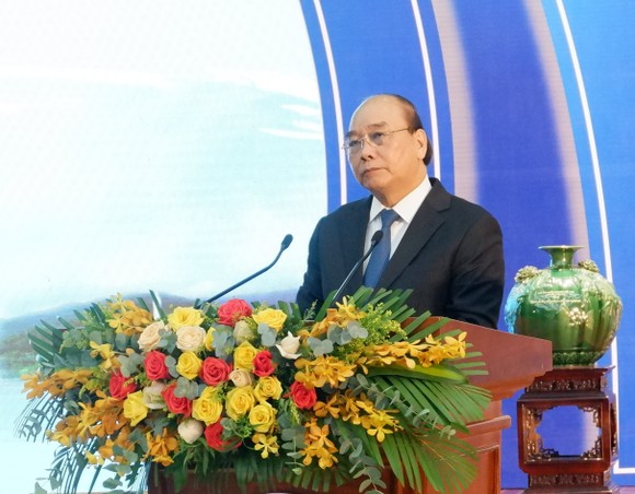 Chủ tịch nước Nguyễn Xuân Phúc: Đà Nẵng phải trở thành một biểu tượng, niềm tự hào về sự vươn mình, vượt qua trở ngại trỗi dậy thành công  ảnh 4