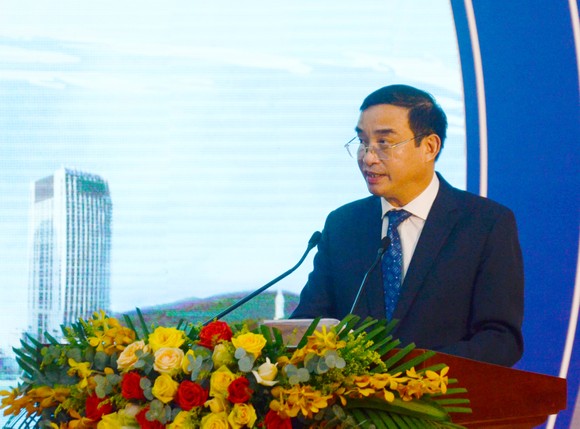 Chủ tịch nước Nguyễn Xuân Phúc: Đà Nẵng phải trở thành một biểu tượng, niềm tự hào về sự vươn mình, vượt qua trở ngại trỗi dậy thành công  ảnh 3