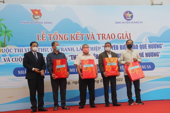 Đà Nẵng: Trao giải cuộc thi viết thư, vẽ tranh và tìm hiểu về biển, đảo ảnh 1