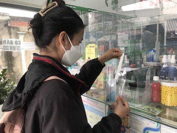 Sinh viên Đà Nẵng quay trở lại trường: Chi phí mua kit test Covid-19 quá cao ảnh 1