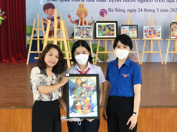 Đà Nẵng: Bán đấu giá tranh gây quỹ hỗ trợ trẻ em mắc bệnh hiểm nghèo, khó khăn  ảnh 3