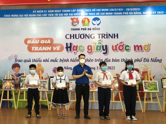 Đà Nẵng: Bán đấu giá tranh gây quỹ hỗ trợ trẻ em mắc bệnh hiểm nghèo, khó khăn  ảnh 2