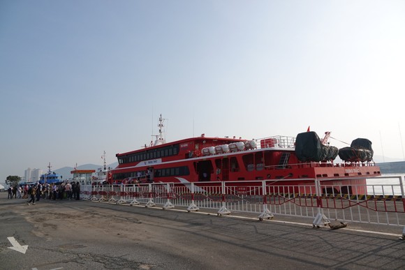 Những hành khách đầu tiên trên tuyến vận tải thủy Đà Nẵng - Lý Sơn  ảnh 1