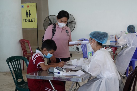 Đà Nẵng: Ngày đầu tiêm vaccine phòng Covid-19 cho trẻ từ 5 đến dưới 12 tuổi ảnh 1