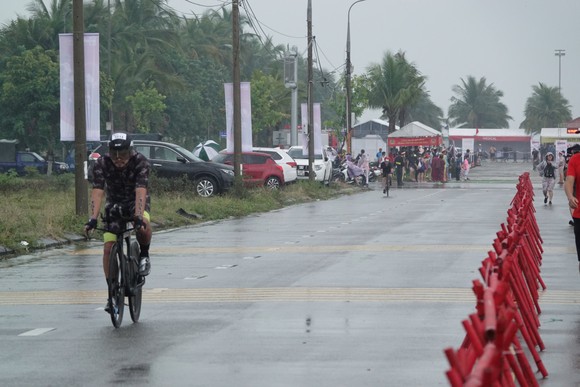 Hơn 2.500 vận động viên chinh phục IRONMAN 70.3 Việt Nam 2022 ảnh 1