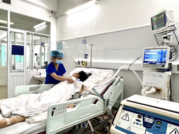 Bệnh nhân Trần Thị T.N. đang tích cực thở máy