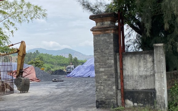 Đà Nẵng: Phạt chủ bãi than để nước thải chảy ra môi trường nhuộm đen ruộng lúa ảnh 2