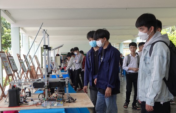 Đà Nẵng vững bước trên hành trình chuyển đổi số - Bài 4: Đào tạo, chuẩn bị nguồn nhân lực chuyển đổi số ảnh 4