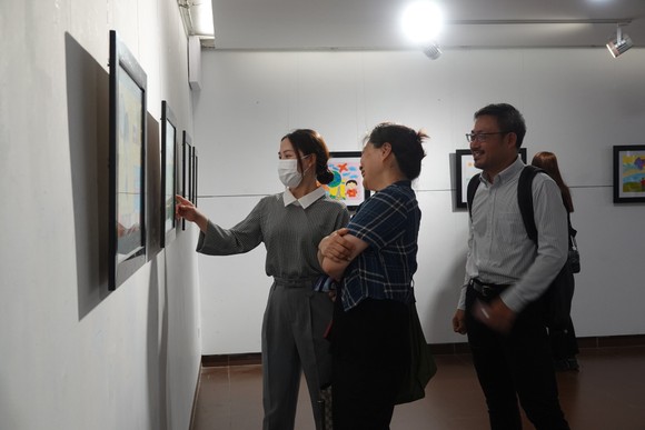 Đà Nẵng: Triển lãm 'Nâng cánh ước mơ' của trẻ em mồ côi, khó khăn ảnh 3