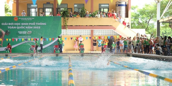 Bộ GD-ĐT phát động phong trào học bơi an toàn, phòng chống đuối nước ảnh 1