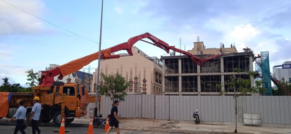 Sập cần cẩu phun bê tông khiến 3 người thương vong ảnh 3