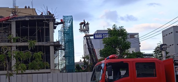 Vụ sập cần cẩu phun bê tông ở Đà Nẵng: 2 người chết, 2 người bị thương ảnh 4