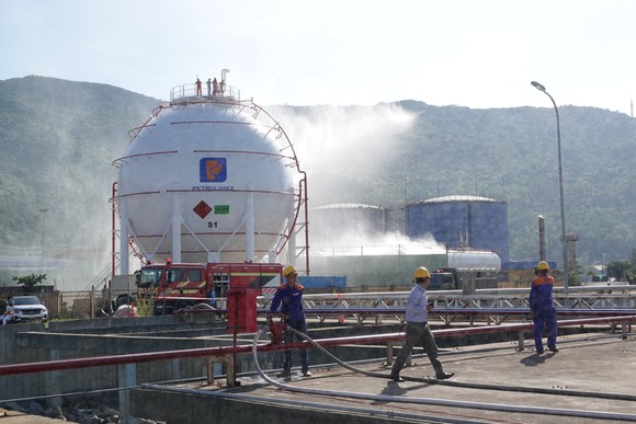 Đà Nẵng diễn tập ứng phó sự cố tràn dầu ảnh 10