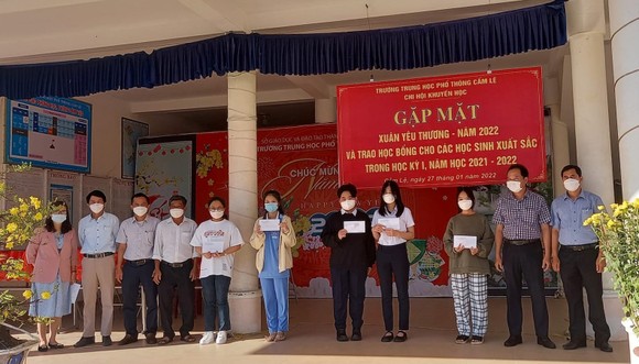 Đà Nẵng: Tiếp sức cho học sinh nghèo, khó khăn đến trường ảnh 2