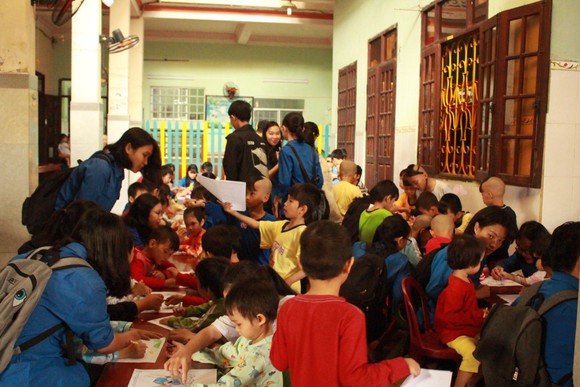 Đà Nẵng: Tiếp sức cho học sinh nghèo, khó khăn đến trường ảnh 4