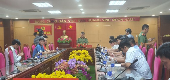 Lãnh đạo công an Đà Nẵng đọc quyết định khởi tố bị can, bắt tạm giam đối với Bùi Tuấn Lâm