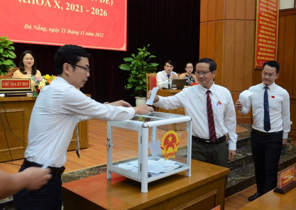 Ông Trần Phước Sơn và bà Nguyễn Thị Anh Thi được bầu làm Phó Chủ tịch HĐND TP Đà Nẵng ảnh 1
