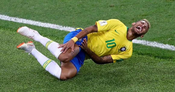 Neymar tự nhận "là đứa trẻ thích chọc tức thế giới" ảnh 1