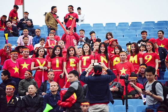 Mỹ Đình tràn ngập sắc đỏ-vàng trước trận chung kết AFF Cup ảnh 2