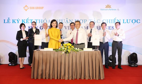 Vietnam Airlines và Sun Group ký kết thỏa thuận hợp tác chiến lược ảnh 1