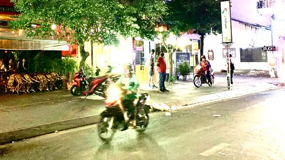 Phố Tây Bùi Viện vắng vẻ trong ngày đầu 'đóng cửa' hoạt động vui chơi, giải trí ảnh 2
