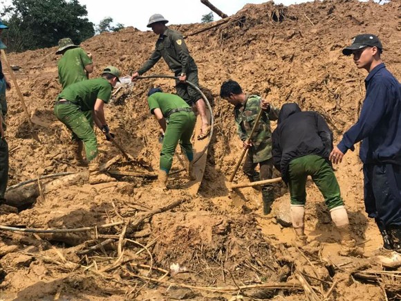 Quảng Nam: Hoàn thành việc sơ tán dân ra khỏi vùng nguy hiểm trước 11 giờ trưa 4-11  ảnh 3
