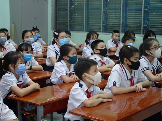 Học sinh Trường Tiểu học Nguyễn Thị Minh Khai (quận Gò Vấp) trong một giờ học cuối năm học 2020-2021