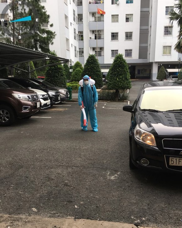 Cư dân chung cư giúp nhau vượt dịch ảnh 1