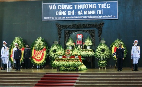 Lễ tang đồng chí Hà Mạnh Trí được tổ chức theo nghi thức cấp Nhà nước. Ảnh: HOÀNG BÍCH - HỮU THẮNG
