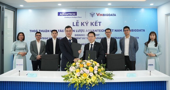 Lễ ký kết giữa Công ty TNHH Advantech Việt Nam Technology và Công ty cổ phần VinBigData (Tập đoàn Vingroup) 