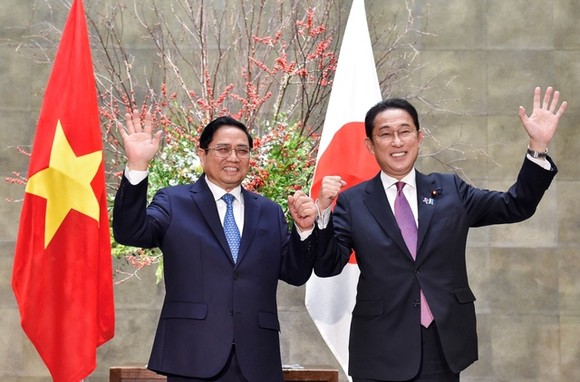 Thủ tướng Nhật Bản Kishida Fumio đón Thủ tướng Phạm Minh Chính thăm Nhật Bản vào tháng 11-2021 vừa qua. Ảnh: VGP
