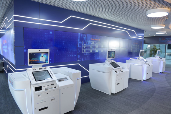 Tập đoàn Công nghệ Unicloud tiên phong cung cấp giải pháp máy giao dịch ngân hàng tự động STM  ảnh 2
