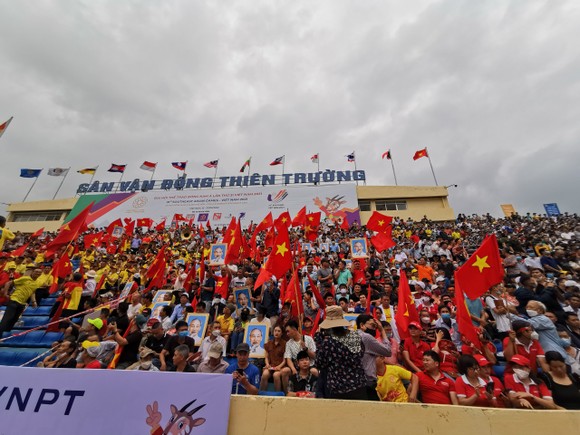 'Chảo lửa' từ khán đài ảnh 1