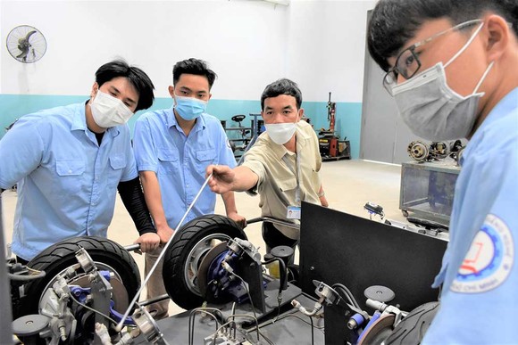 Tăng học phí song hành hỗ trợ người học ảnh 1