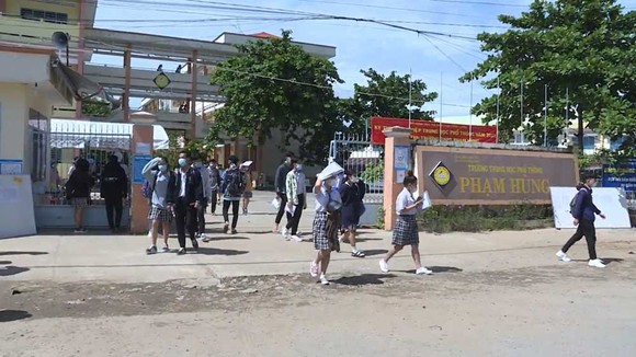 Trường THPT Phạm Hùng ở huyện Long Hồ, tỉnh Vĩnh Long