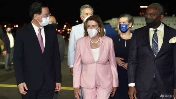 Chủ tịch Hạ viện Mỹ Nancy Pelosi đến Đài Bắc, Đài Loan hôm 2-8. Ảnh: AP