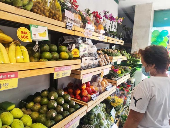 Người tiêu dùng cần lựa chọn trái cây ở những điểm bán uy tín