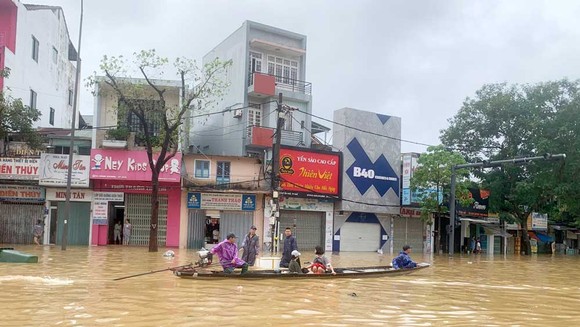Mưa lũ qua đi, tình người ở lại ảnh 2