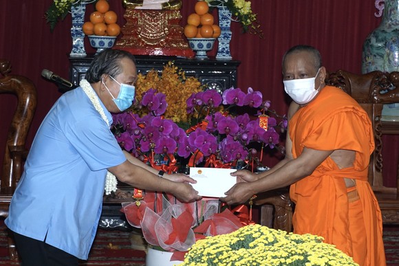 Phó Thủ tướng Thường trực Trương Hòa Bình thăm, chúc tết đồng bào Phật tử Nam tông Khmer ảnh 1