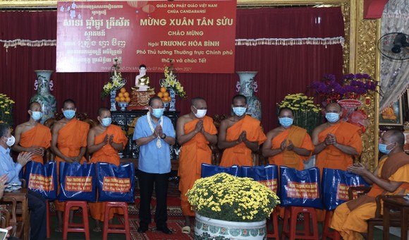 Phó Thủ tướng Thường trực Trương Hòa Bình thăm, chúc tết đồng bào Phật tử Nam tông Khmer ảnh 3