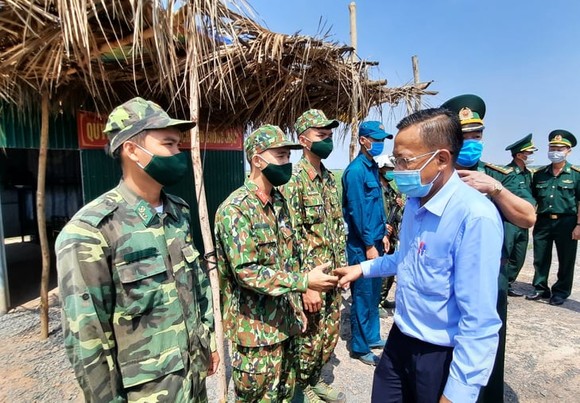 Lãnh đạo TPHCM thăm các lực lượng phòng, chống dịch Covid-19 tại biên giới Tây Ninh ảnh 1