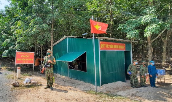 Lãnh đạo TPHCM thăm các lực lượng phòng, chống dịch Covid-19 tại biên giới Tây Ninh ảnh 4